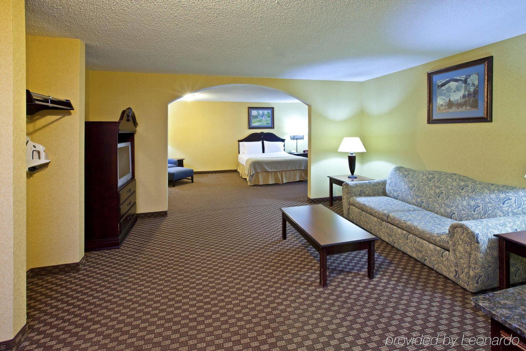 Holiday Inn Express Hotel & Suites Frankfort By Ihg Номер фото